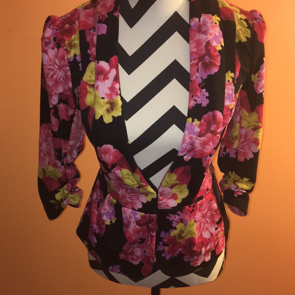 ELLE Floral Blazer